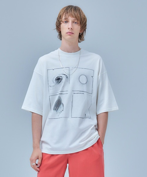 UNITED TOKYO（ユナイテッドトウキョウ）の「Graphic T（big size)（Tシャツ/カットソー・メンズ・ホワイト/ブラック/アイボリー/モスグリーン/ブラック×ブラック/ホワイト系その他/ブラック系その他2/オフホワイト・1/2）」の2枚目の写真