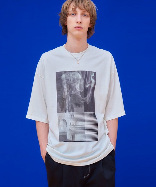 UNITED TOKYO（ユナイテッドトウキョウ）の「Graphic T（big size)（Tシャツ/カットソー・メンズ・ホワイト/ブラック/アイボリー/モスグリーン/ブラック×ブラック/ホワイト系その他/ブラック系その他2/オフホワイト・1/2）」の8枚目の写真