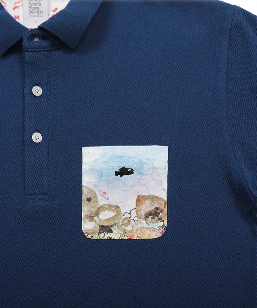 Design Tshirts Store graniph（デザイン　ティーシャツ　ストア　グラニフ）の「スイミーポケット (レオレオニ) ｜コラボポロシャツ（ポロシャツ・メンズ・ネイビー・LARGE/SMALL/MEDIUM/X-SMALL）」の7枚目の写真