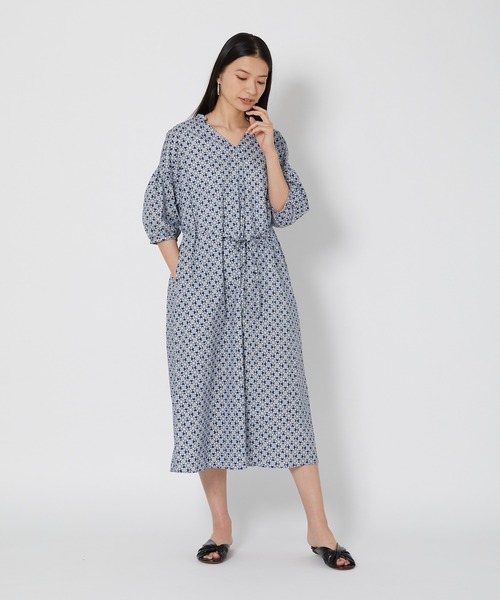 shop DADA(ショップダダ)の「コットンプリントワンピース(1S05-6182)(ワンピース・レディース・ネイビー/ブルー・FREE)」の2枚目の写真