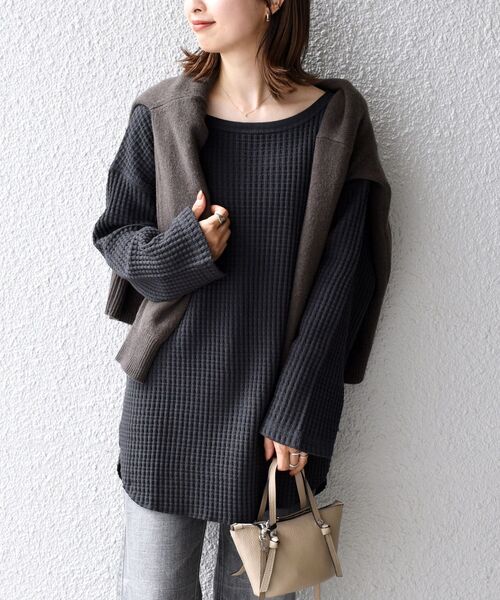SHIPS（シップス）の「【WEB限定】ビッグワッフルベーシックカットソー◇（Tシャツ/カットソー・レディース・チャコールグレー/ベージュ/ライトブルー/キャメル・SMALL/MEDIUM）」の16枚目の写真