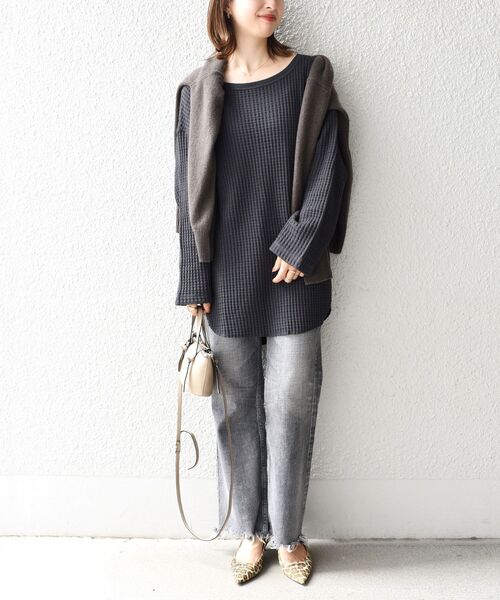 SHIPS（シップス）の「【WEB限定】ビッグワッフルベーシックカットソー◇（Tシャツ/カットソー・レディース・チャコールグレー/ベージュ/ライトブルー/キャメル・SMALL/MEDIUM）」の20枚目の写真