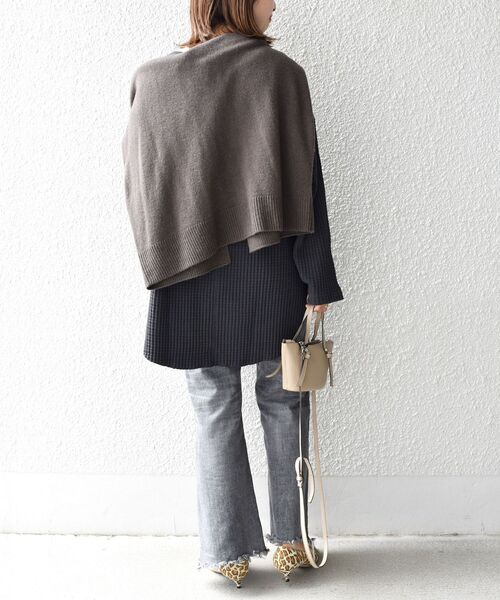 SHIPS（シップス）の「【WEB限定】ビッグワッフルベーシックカットソー◇（Tシャツ/カットソー・レディース・チャコールグレー/ベージュ/ライトブルー/キャメル・SMALL/MEDIUM）」の22枚目の写真