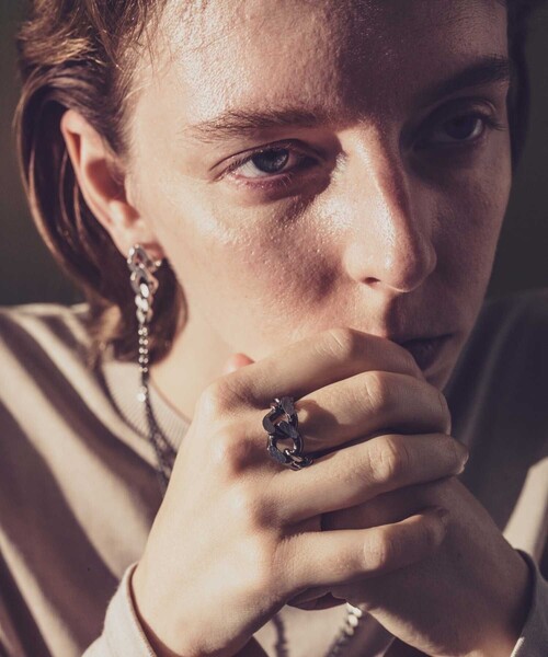 and cloud（アンドクラウド）の「Gradation Ring M（リング・レディース・ブラック/イエローゴールド/シルバー・L/M）」の2枚目の写真