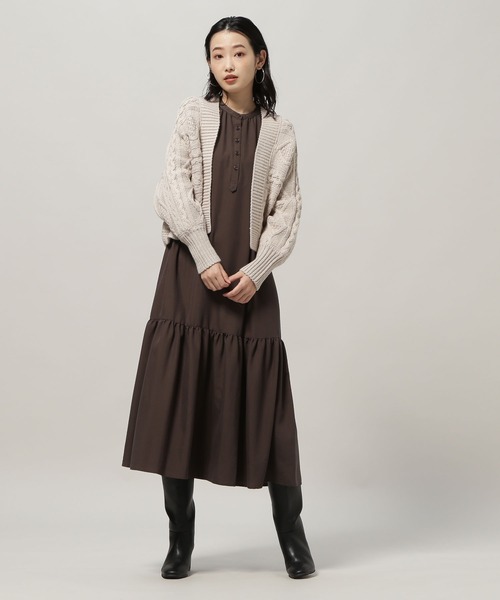 NATURAL BEAUTY BASIC(ナチュラルビューティーベーシック)の「ケーブルショートカーディガン(ニット/セーター・レディース・オフホワイト/ベージュ/グレー系その他・MEDIUM)」の3枚目の写真
