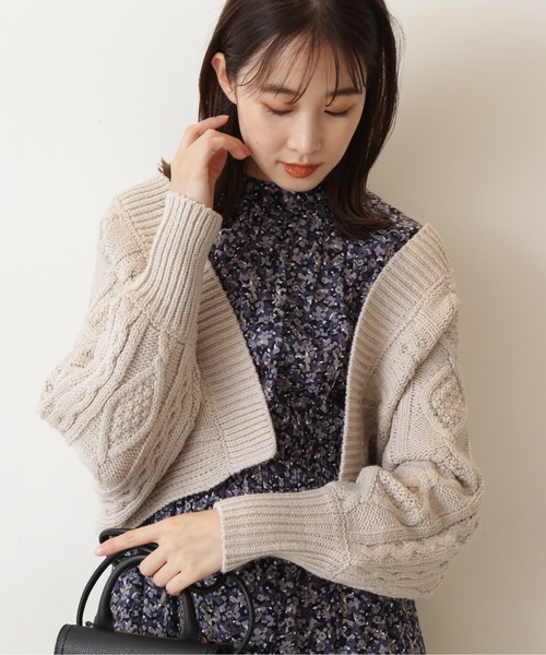 NATURAL BEAUTY BASIC(ナチュラルビューティーベーシック)の「ケーブルショートカーディガン(ニット/セーター・レディース・オフホワイト/ベージュ/グレー系その他・MEDIUM)」の7枚目の写真