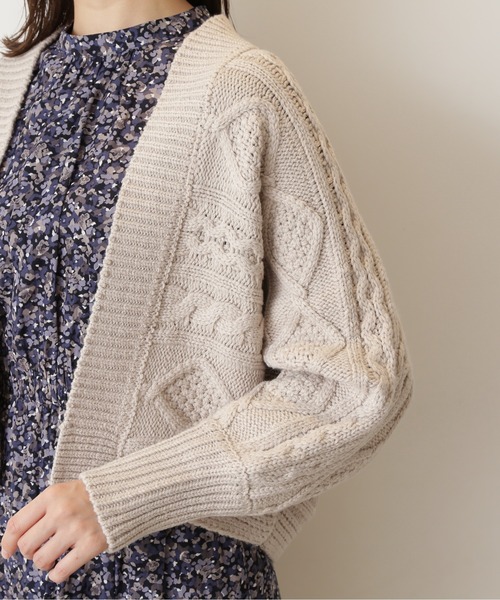 NATURAL BEAUTY BASIC(ナチュラルビューティーベーシック)の「ケーブルショートカーディガン(ニット/セーター・レディース・オフホワイト/ベージュ/グレー系その他・MEDIUM)」の11枚目の写真