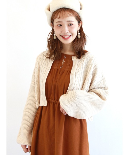 ehka sopo（エヘカソポ）の「ケーブルクロップドカーディガン