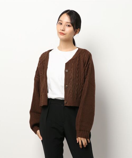 ehka sopo(エヘカソポ)の「ケーブルクロップドカーディガン(カーディガン/ボレロ・レディース・ブラウン/ブルー/キナリ/ブラック・フリ-)」の9枚目の写真