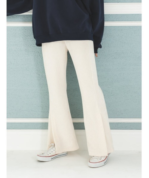 fifth calin(フィフスカラン)の「コーデュロイフレアパンツ(その他パンツ・レディース・ブラック/アイボリー・MEDIUM)」の1枚目の写真