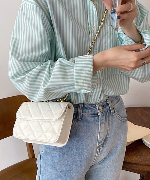 .KOM（ドットコム）の「『.kom/ドットケーオーエム』キルティングミニチェーンバッグ（ショルダーバッグ・レディース・ホワイト/ボルドー/ブラック・FREE）」の13枚目の写真