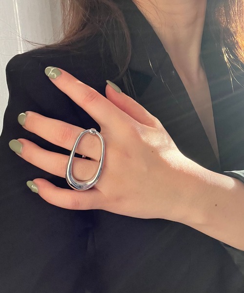 CEMONEMO(セモネモ)の「メタル オーバル ダブルフィンガーリング(リング・レディース・シルバー/ゴールド・FREE)」の1枚目の写真
