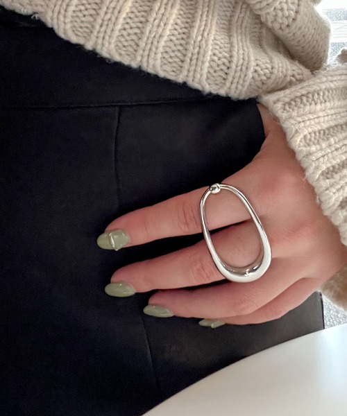 CEMONEMO(セモネモ)の「メタル オーバル ダブルフィンガーリング(リング・レディース・シルバー/ゴールド・FREE)」の6枚目の写真