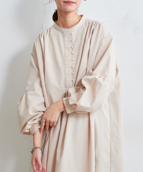 【ZOZOTOWN限定】バンドカラー高密度ブロードギャザーワンピース