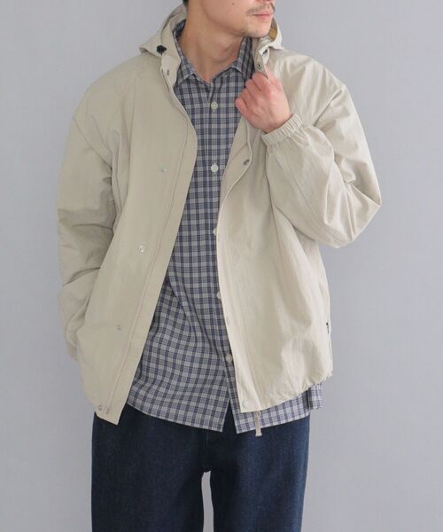 SHIPS(シップス)の「SHIPS:〈撥水〉ナイロン パッカブル マウンテンパーカ(マウンテンパーカー・メンズ・ベージュ/オリーブ/ネイビー/イエロー・SMALL/MEDIUM/LARGE/X-LARGE)」の2枚目の写真