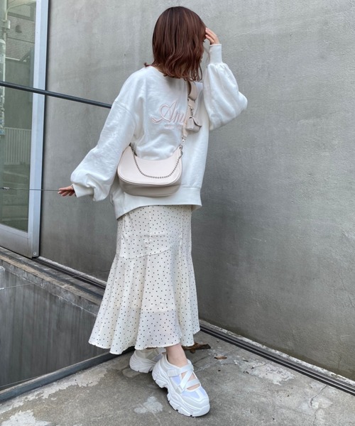 one after another NICE CLAUP（ワンアフターアナザーナイスクラップ）の「ビックシルエットロゴ刺繍スウェット（スウェット・レディース・ネイビー/オフホワイト/ブルー/オートミール・FREE）」の18枚目の写真