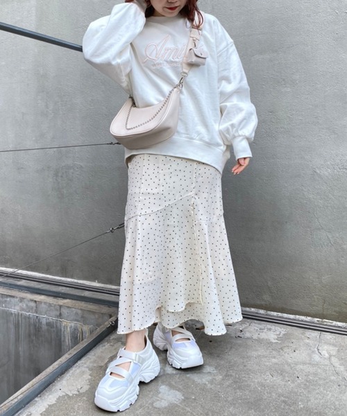 one after another NICE CLAUP（ワンアフターアナザーナイスクラップ）の「ビックシルエットロゴ刺繍スウェット（スウェット・レディース・ネイビー/オフホワイト/ブルー/オートミール・FREE）」の19枚目の写真