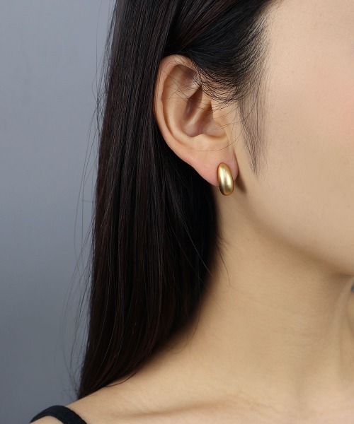 CEMONEMO(セモネモ)の「メタル ぷっくり クリップイヤリング(イヤリング・レディース・シルバー/ゴールド/ピンクゴールド/ゴールド系その他/シルバー系その他・FREE)」の5枚目の写真