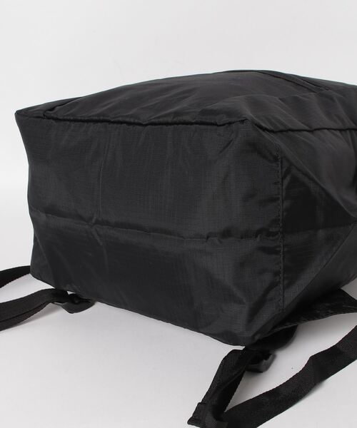 Columbia(コロンビア)の「コロンビア【Colombia】Reverse Code TM 20L Packable 2Way Tote(トートバッグ・メンズ・ブラック/ブラック×パープル/ブラック×レッド・フリー)」の5枚目の写真