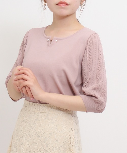 ASTORIA ODIER(アストリアオディール)の「袖透かし編パールピン使い ニットプルオーバー(ニット/セーター・レディース・ホワイト/ネイビー/ミント/ラベンダー/スモークピンク/グレイッシュベージュ/ピンク/チャコールグレー・MEDIUM)」の8枚目の写真