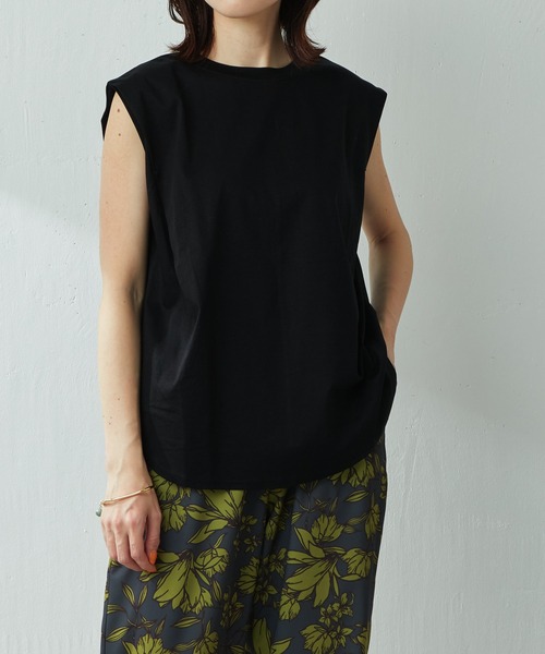 COLLAGE GALLARDAGALANTE(コラージュガリャルダガランテ)の「きれい目Tシャツとして大活躍/タックノースリカットソー/手洗い可(Tシャツ/カットソー・レディース・ホワイト/ブラック・FREE)」の13枚目の写真