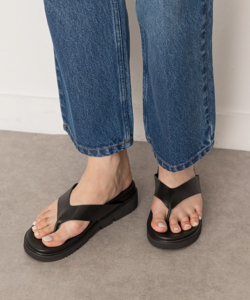 RODE SKO（ロデスコ）の「厚底トングサンダル（サンダル・レディース・ホワイト/ブラック・37/38）」の2枚目の写真