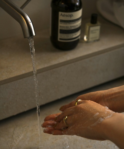 muku（ムク）の「金属アレルギー対応 1mmスキンネックレス/サージカルステンレス/316L（ネックレス・レディース・ゴールド/シルバー/シャンパン・39/45/52）」の13枚目の写真