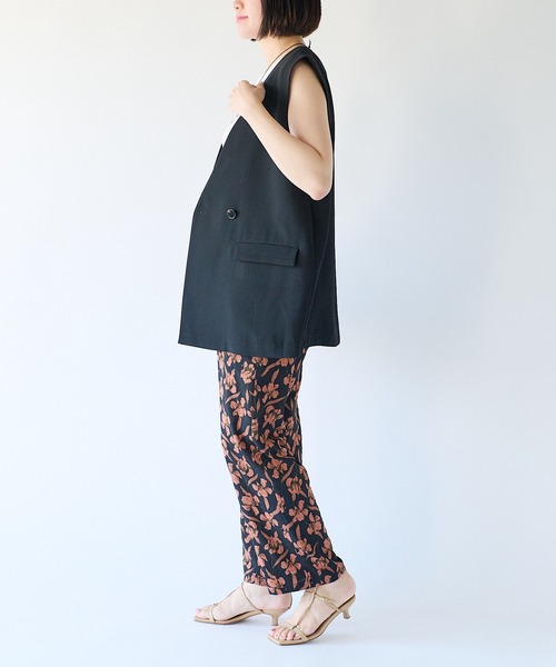 RIVE DROITE（リヴドロワ）の「いろんなコーディネートに◎/ノーカラーオーバーベスト（ベスト・レディース・ブラック/モカ・FREE）」の16枚目の写真