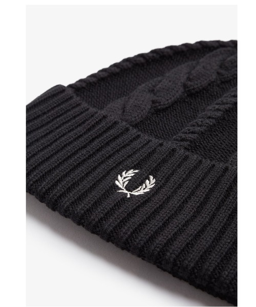 FRED PERRY（フレッドペリー）の「Cable Beanie（ニットキャップ/ビーニー・メンズ・オフホワイト/ブラック・ONE SIZE）」の7枚目の写真
