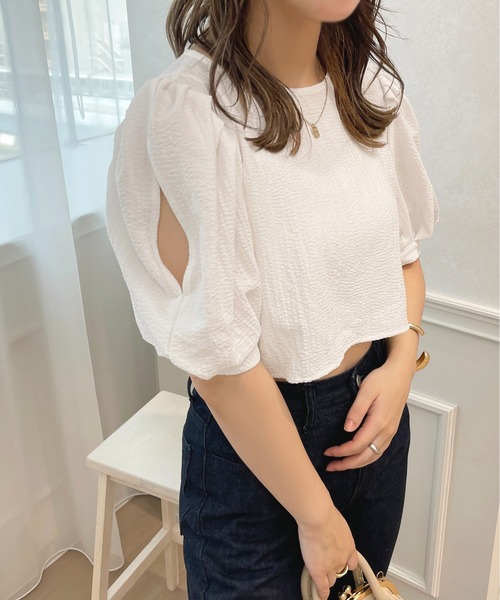 apres jour(アプレジュール)の「スリットショルダーショートプルオーバー【ZOZOTOWN限定アイテム】(シャツ/ブラウス・レディース・ブラック/グリーン/オフホワイト・フリー/X-LARGE)」の1枚目の写真