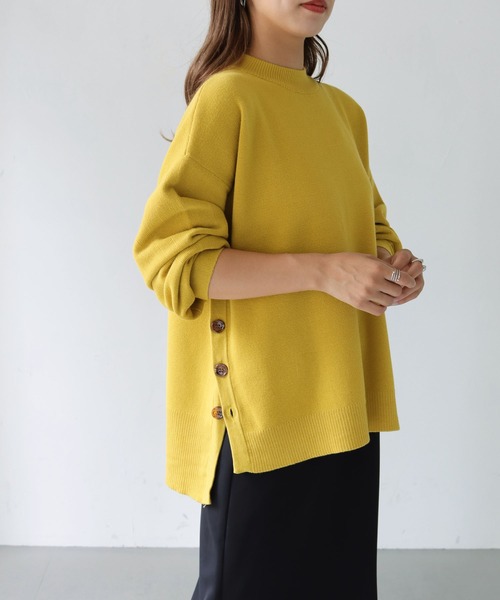 HER CLOSET（ハークローゼット）の「【she mo shelly】サイドボタンニット（ニット/セーター・レディース・アイボリー/ブラック/ブルー/マスタード/ピンク・M）」の5枚目の写真