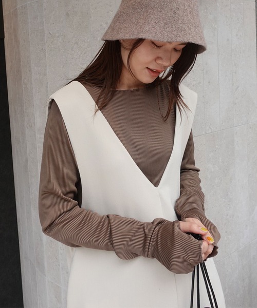 CORNERS（コーナーズ）の「配色見え指穴ウォーマーリブトップス（Tシャツ/カットソー・レディース・ブラック/ベージュ/ブラウン/オフホワイト/カーキ/ブルー・M）」の4枚目の写真