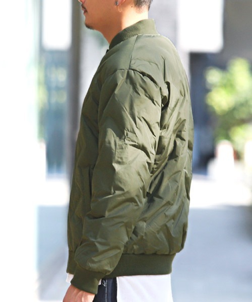 LUXSTYLE（ラグスタイル）の「中綿シームレスMA-1ブルゾン（MA-1・メンズ・ホワイト/カーキ/ブラック・M/L/XL）」の5枚目の写真
