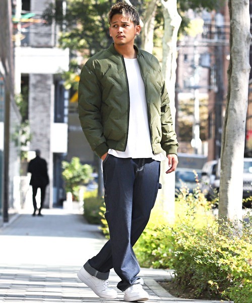 LUXSTYLE（ラグスタイル）の「中綿シームレスMA-1ブルゾン（MA-1・メンズ・ホワイト/カーキ/ブラック・M/L/XL）」の6枚目の写真