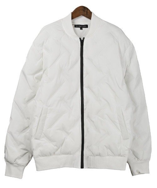 LUXSTYLE（ラグスタイル）の「中綿シームレスMA-1ブルゾン（MA-1・メンズ・ホワイト/カーキ/ブラック・M/L/XL）」の11枚目の写真