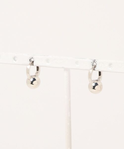 mou(モウ)の「S925 Top ball mini hoop pierce(ピアス(両耳用)・レディース・ゴールド/シルバー・FREE)」の2枚目の写真