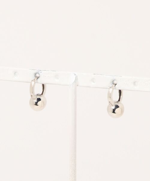 mou(モウ)の「S925 Top ball mini hoop pierce(ピアス(両耳用)・レディース・ゴールド/シルバー・FREE)」の3枚目の写真