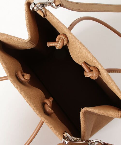 UNKNOWN PRODUCTS（アンノウンプロダクツ）の「【UNKNOWN PRODUCTS】Leather Paper Bag Mini - 乱痴気exclusive（ショルダーバッグ・メンズ・ブラウン・FREE）」の4枚目の写真