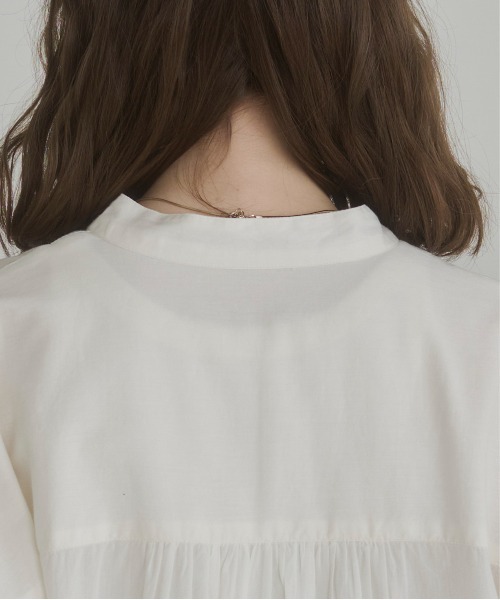 ANGIE(アンジー)の「ボリュームスリーブ バンドカラー シャツワンピース(シャツワンピース・レディース・ブルー系その他/パープル系その他/オレンジ系その他/ブラック/オフホワイト/ロイヤルブルー/ブラウン系その他/ホワイト系その他/ブルー × パープル/ホワイト×ブルー/ベージュ系1/ホワイト系1/ダークブラウン系1/ブルー系1・MEDIUM/LARGE)」の19枚目の写真