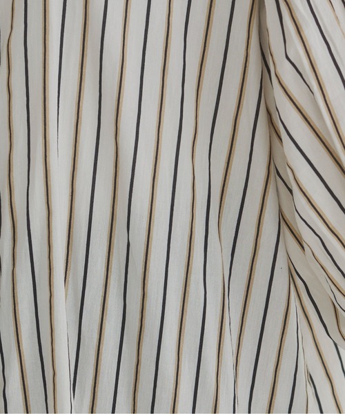 ANGIE(アンジー)の「ボリュームスリーブ バンドカラー シャツワンピース(シャツワンピース・レディース・ブルー系その他/パープル系その他/オレンジ系その他/ブラック/オフホワイト/ロイヤルブルー/ブラウン系その他/ホワイト系その他/ブルー × パープル/ホワイト×ブルー/ベージュ系1/ホワイト系1/ダークブラウン系1/ブルー系1・MEDIUM/LARGE)」の17枚目の写真