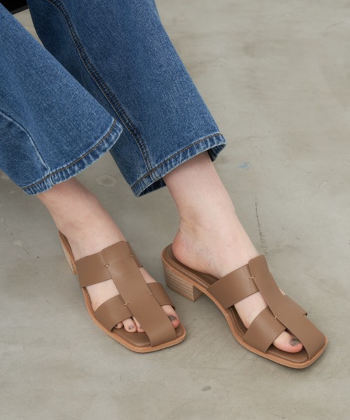 Aunt Marie's（アントマリーズ）の「センターラインフェイクレザーサンダル / ダブルラインサンダル（サンダル・レディース・ベージュ/ブラック/ホワイト・S/M/L）」の3枚目の写真