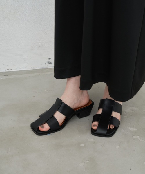 Aunt Marie's（アントマリーズ）の「センターラインフェイクレザーサンダル / ダブルラインサンダル（サンダル・レディース・ベージュ/ブラック/ホワイト・S/M/L）」の16枚目の写真