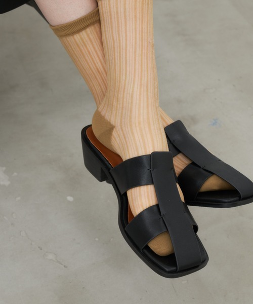 Aunt Marie's（アントマリーズ）の「センターラインフェイクレザーサンダル / ダブルラインサンダル（サンダル・レディース・ベージュ/ブラック/ホワイト・S/M/L）」の11枚目の写真