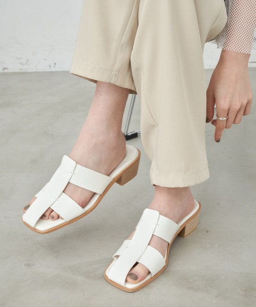 Aunt Marie's（アントマリーズ）の「センターラインフェイクレザーサンダル / ダブルラインサンダル（サンダル・レディース・ベージュ/ブラック/ホワイト・S/M/L）」の7枚目の写真