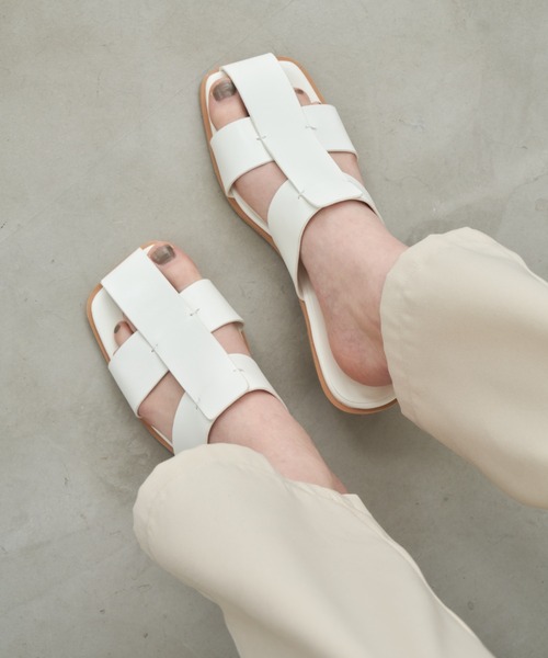 Aunt Marie's（アントマリーズ）の「センターラインフェイクレザーサンダル / ダブルラインサンダル（サンダル・レディース・ベージュ/ブラック/ホワイト・S/M/L）」の20枚目の写真