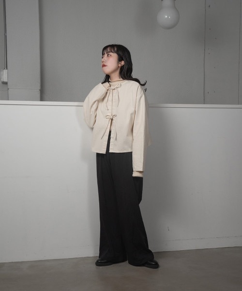 lawgy(ラウジー)の「ribbon design tops(シャツ/ブラウス・レディース・ブラック/アイボリー・FREE)」の3枚目の写真