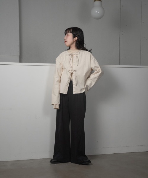 lawgy(ラウジー)の「ribbon design tops(シャツ/ブラウス・レディース・ブラック/アイボリー・FREE)」の4枚目の写真
