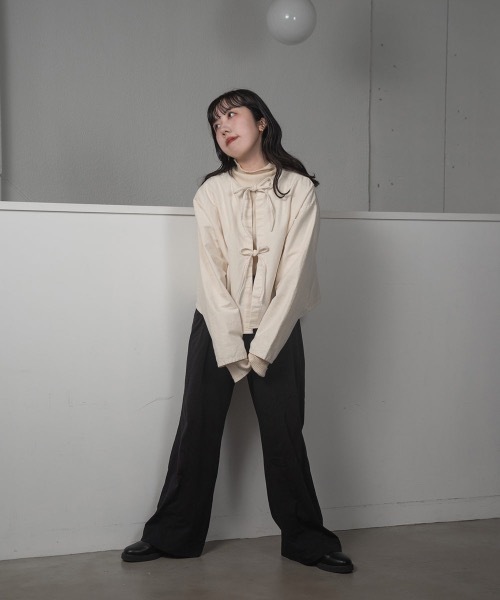lawgy(ラウジー)の「ribbon design tops(シャツ/ブラウス・レディース・ブラック/アイボリー・FREE)」の8枚目の写真
