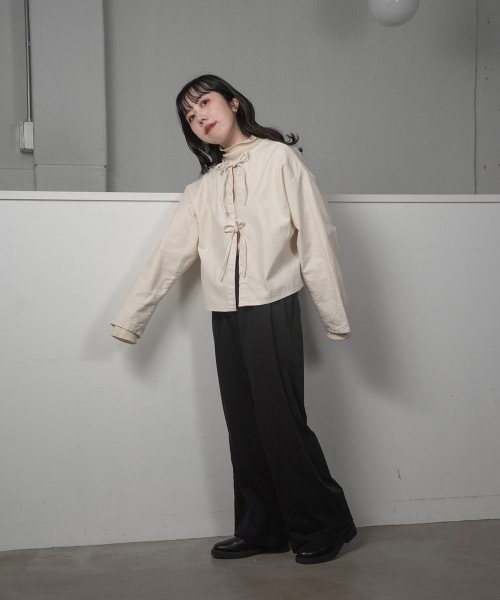 lawgy(ラウジー)の「ribbon design tops(シャツ/ブラウス・レディース・ブラック/アイボリー・FREE)」の5枚目の写真