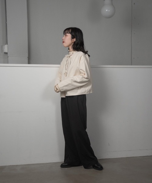 lawgy(ラウジー)の「ribbon design tops(シャツ/ブラウス・レディース・ブラック/アイボリー・FREE)」の7枚目の写真